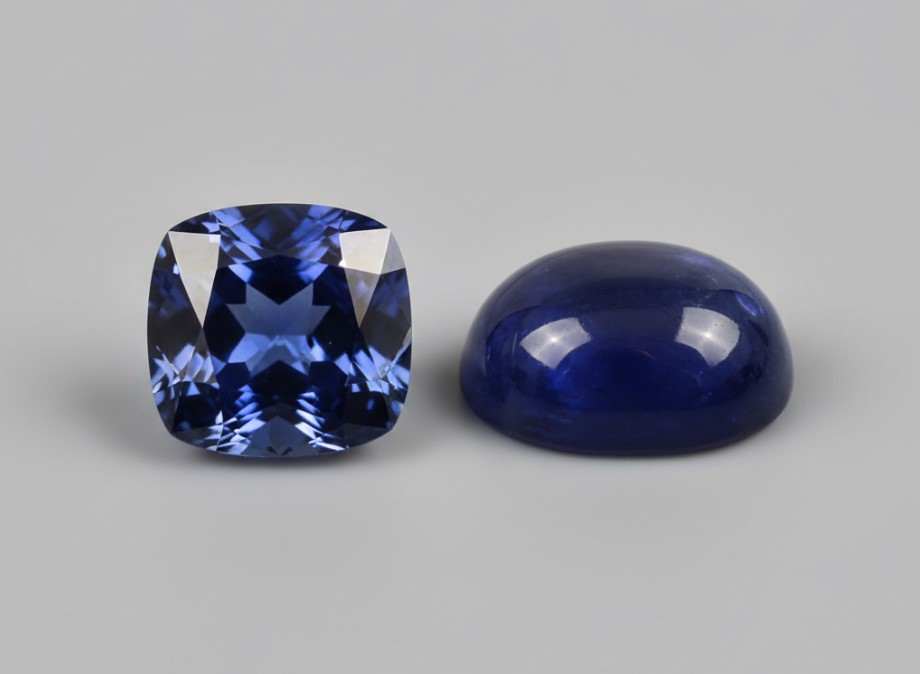 What Is the Difference Between a Faceted Stone and a Cabochon